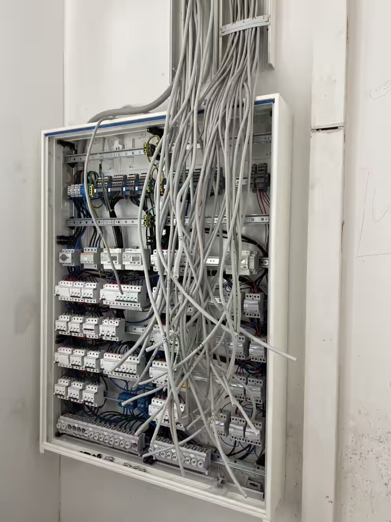 New Yorker Dresden - elektroinstalacia predajne - foto 5